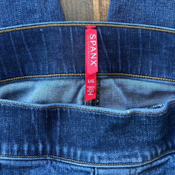 SPANX Cropped Flare Raw Hem Denim Jeans | Medium Wash | High-Rise | Size Large - Picture 6 of 8